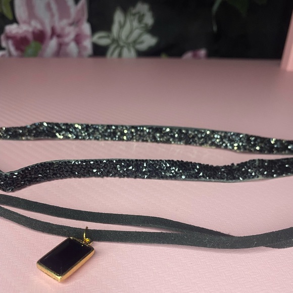 9 choker necklaces - Picture 3 of 6